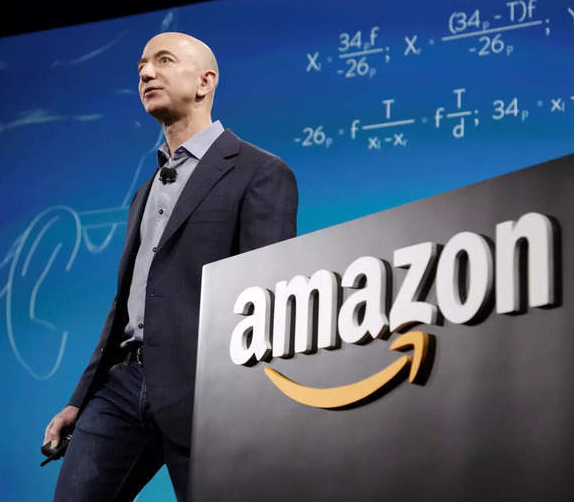 De astăzi, cel mai bogat om din lume, Jeff Bezos nu va mai fi la conducerea Amazon