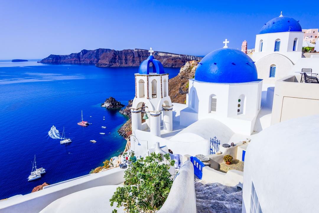 Grecia intră în scenariul roșu. Ce pot face turiștii români