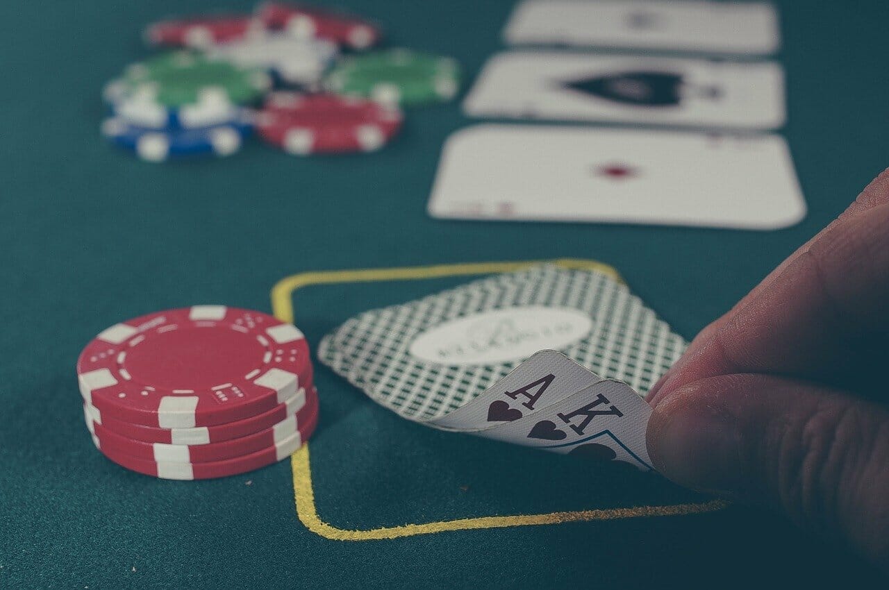 Cum alegi cea mai bună cameră de poker online