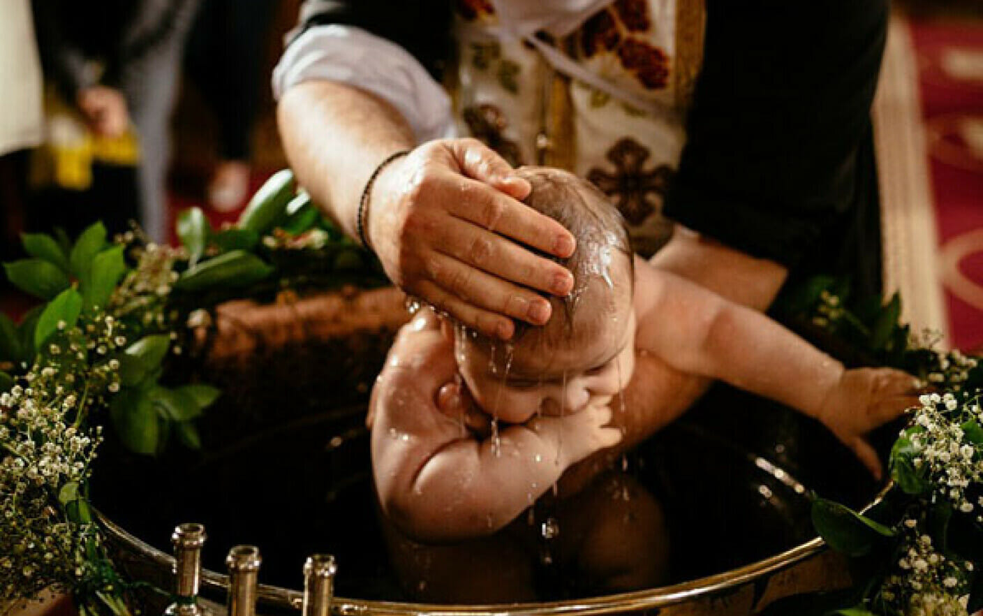 Cine poate fi naș de botez. Ce condiții trebuie îndeplinite 