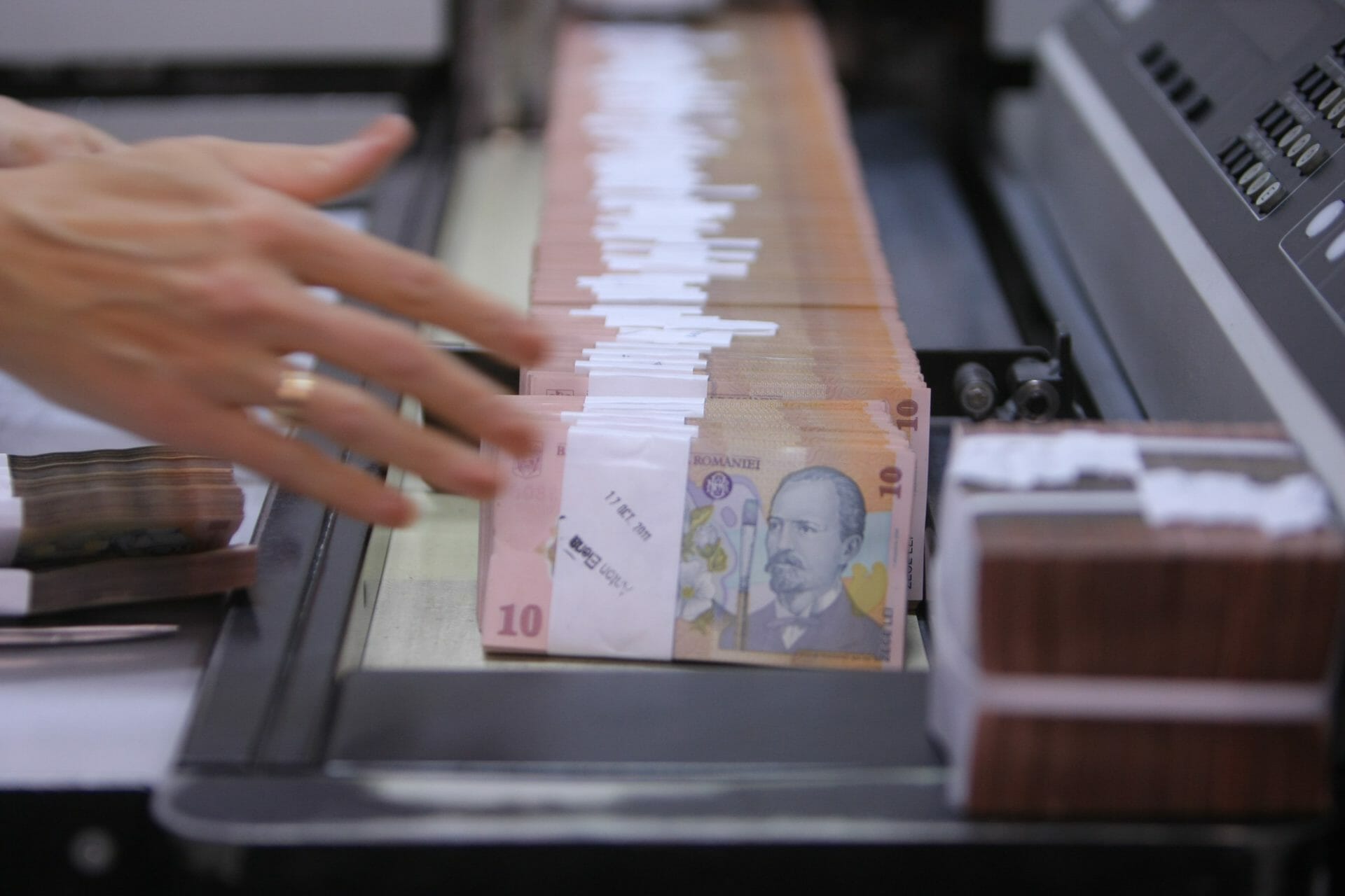 Unde se fac banii românești. Cum arată fabrica unde se tipăresc bancnotele
