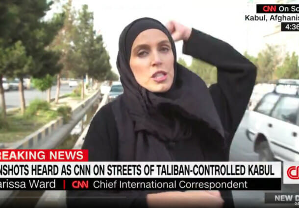 Clipe grele pentru corespondenta CNN din Afganistan! Un taliban a răcnit la ea