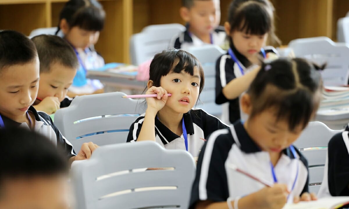 Elev în China. Fără examene scrise în primii doi ani ai şcolii primare