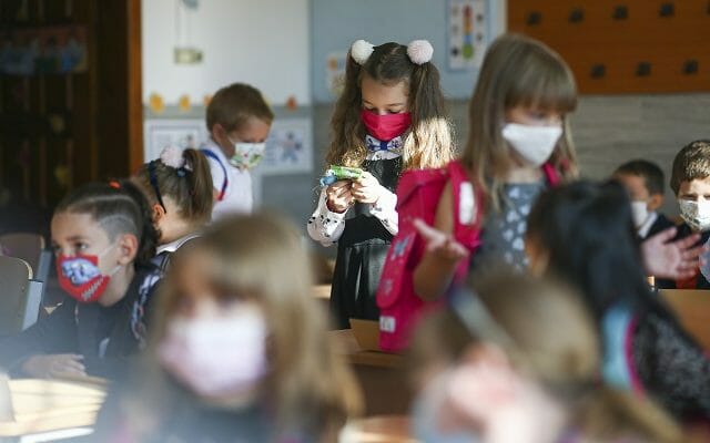 Cîțu: Pragul de infectare de 6 la mie pentru închiderea școlilor va fi eliminat