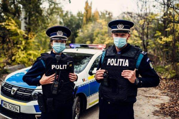 Vaslui. Două moldovence nervoase au anihilat rapid doi polițiști