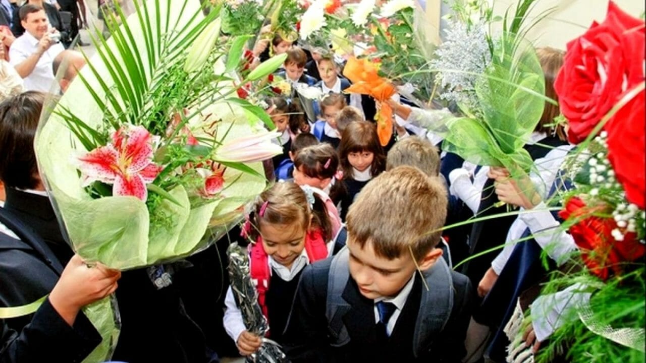 O profesoară a refuzat flori de la copii! În schimb, le-a făcut părinților o propunere trăsnet
