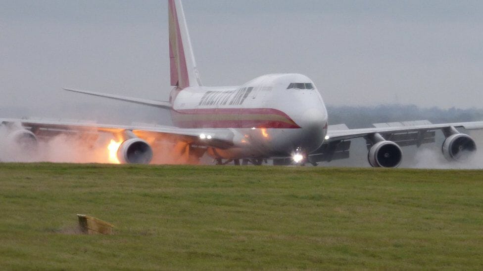 Accident aviatic: O aronavă a luat foc, în zbor!  Cum a reușit să aterizeze VIDEO