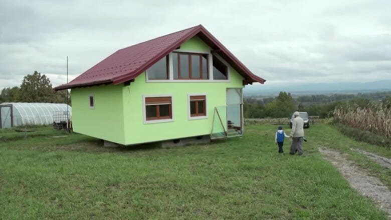 Un bărbat a inventat casa care se rotește, pentru a-i face pe plac soției – VIDEO