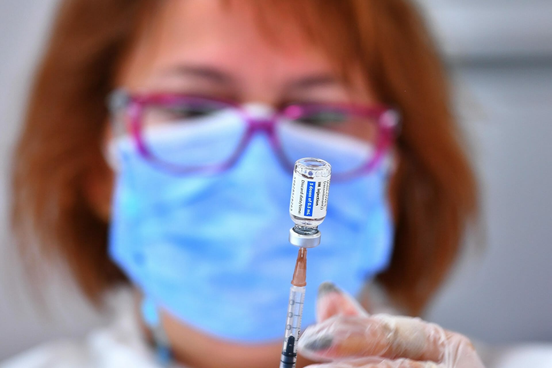 Un medic demontează zvonurile legate de ”cancere şi leucemii provocate de vaccinul anti-Covid”