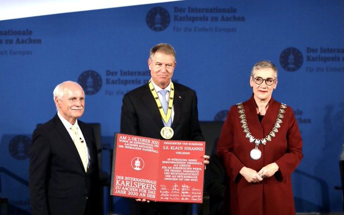 Premiu URIAȘ primit pe președintele IOHANNIS! ”A prestat un serviciu semnificativ în interesul statului de drept”