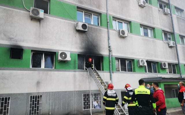 Ministerul Sănătății a reacționat la o oră după izbucnirea incendiului URIAȘ de la Constanța