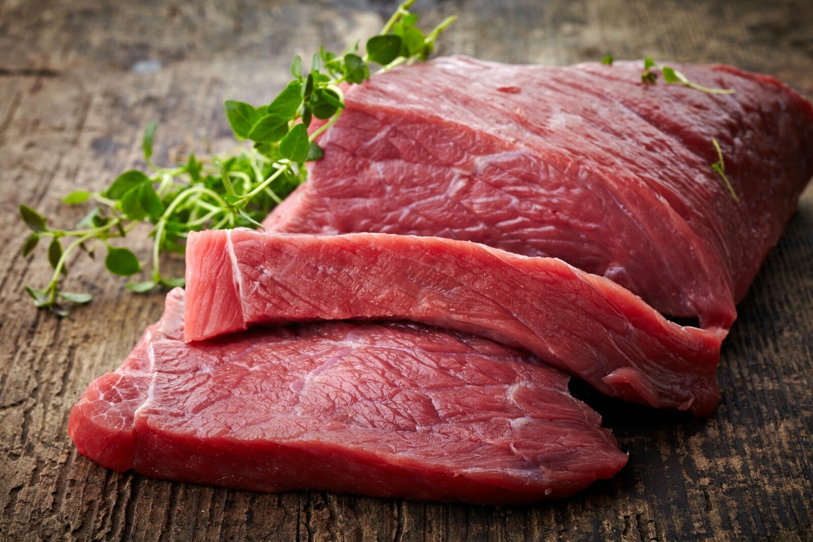 Ce preț are carnea de struț în România și de unde o poți cumpăra