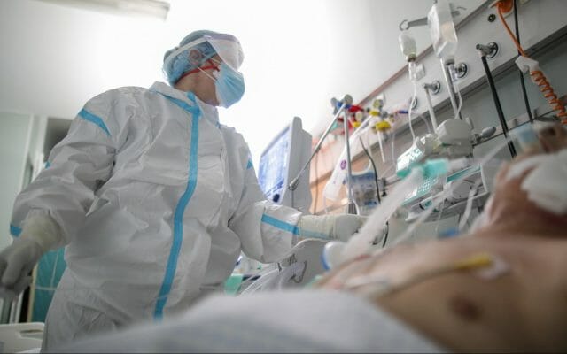 Euronews, despre România: Pacienții mor în ambulanțe așteptând spitalizarea/ Der Spiegel: Situaţie dramatică