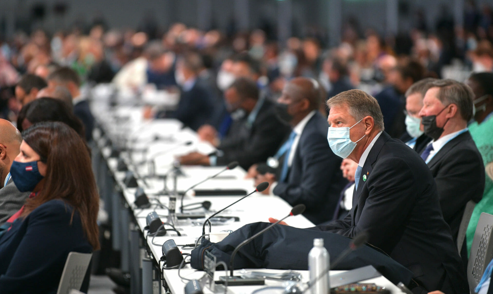 Klaus Iohannis, cu geaca pe masă, la summit-ul încălzirii globale FOTO