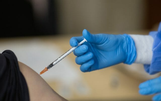 România a depăşit pragul de 7 milioane de persoane vaccinate cu schemă completă