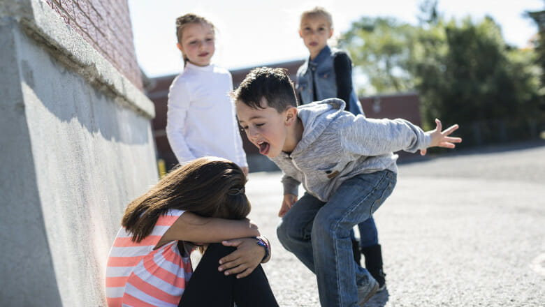 Un nou fenomen ia naștere în școli: bullying din cauza vaccinării