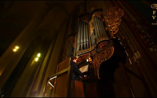 „Nothing Else Matters”, celebra piesă a trupei Metallica, interpretată la orgă în Biserica Neagră din Brașov