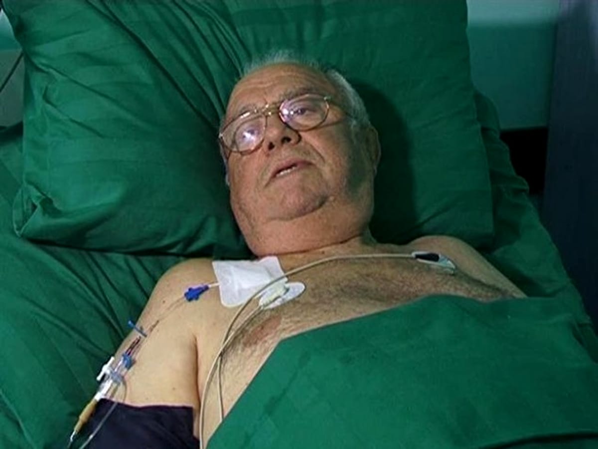 Alexandru Arșinel a ajuns la spital supărat de Nicușor Dan. A fost luat cu ambulanța azi noapte și internat