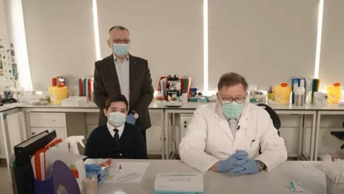 Ghid VIDEO despre testele de salivă! Demonstrația făcută de miniștrii Rafila și Cîmpeanu
