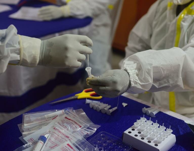 Un oficial chinez recunoaște că virusul Covid-19 ar fi ”scăpat” din laboratoarele din Wuhan