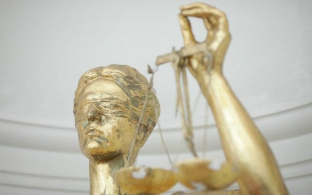 O judecătoare, fostă angajată a lui Adamescu, își aprobă măsurile dispuse când era procuror