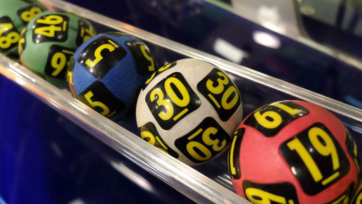 20 numere norocoase pe care să le joci la loto 6 din 49 la extragerile de sărbători