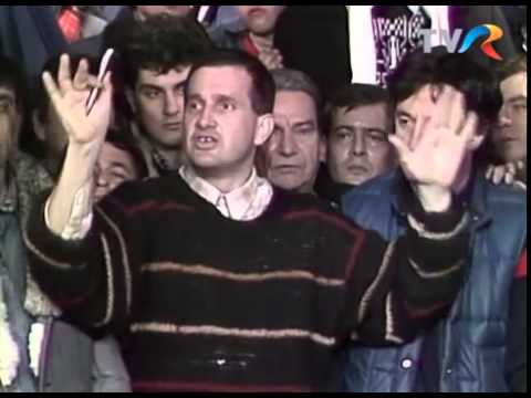 Mircea Dinescu își vinde puloverul celebru cu care s-a făcut cunoscut din zilele Revoluției