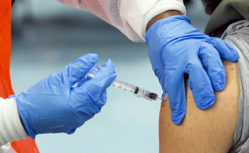 A încercat să se vaccineze anticovid într-un braţ fals de silicon, pentru a obţine certificatul sanitar