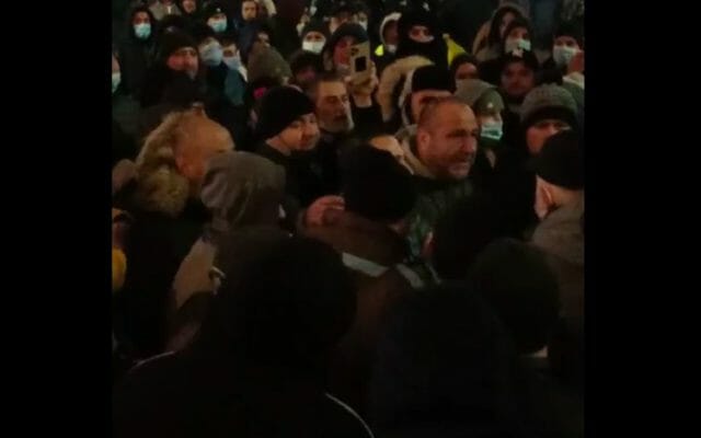 Revoltă împotriva comunității de romi din Bolintin Vale. S-a ieșit în stradă după moartea unui taximetrist