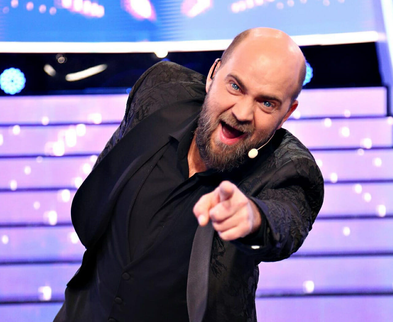 De la Antena 1, Cosmin Seleși a ajuns direct la Pro TV! Actorul se întoarce pe sticlă cu un quiz show, ”Batem palma?”