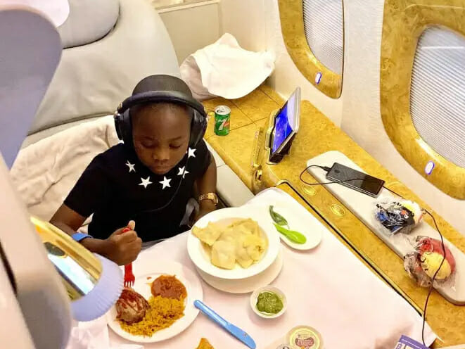 La 9 ani este cel mai tânăr miliardar din lume! Mompha Jr. are flotă de limuzine și avion privat /FOTO