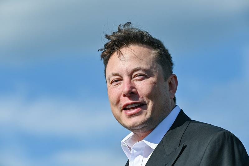 Prezicerile lui Elon Musk pentru 2022: criptomonede, droguri puternice, umanoizi…