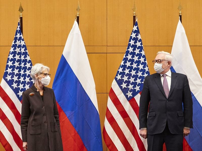Tensiuni Rusia-Ucraina! ”Vulpea argintie” negociază cu echipa lui Vladimir Putin