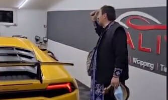 Un român și-a sfințit Lamborghini-ul de Boboteză, să fie ferit de accidente rutiere /VIDEO