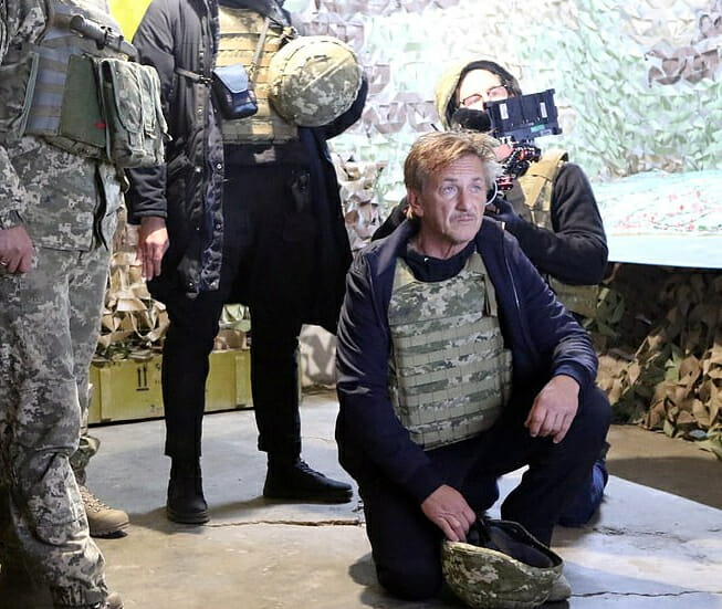 Sean Penn, surprins de bombardamente în Ucraina. Se află la Kiev