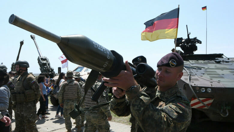 Germania ameninţă Rusia cu un răspuns dur în cazul unei agresiuni asupra Ucrainei