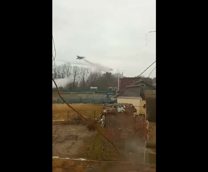 CUMPLIT! Momentul când un avion rus de vânătoare distruge o locuință civilă VIDEO