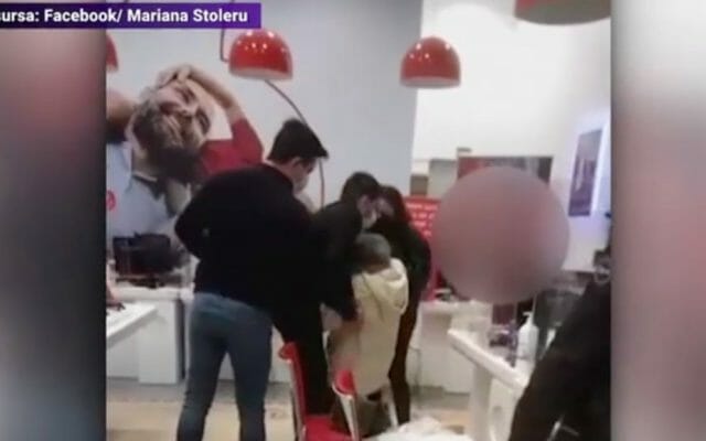 Paznic periculos! O femeie a fost trântită la pământ într-un centru comercial din București VIDEO