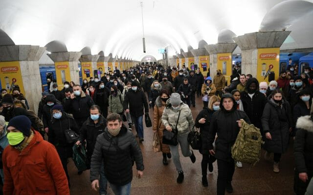 Stațiile de metrou din Kiev au devenit buncăre improvizate