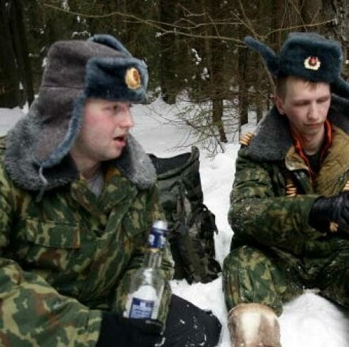 Militarii ruși din Belarus îi terorizează pe localnici. ”Și-au jefuit chiar și propria armată”