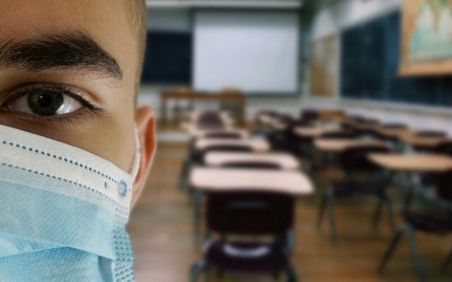 Ministerul Educaţiei: În ultima săptămână s-a înregistrat o scădere a numărului de infectări în mediul şcolar
