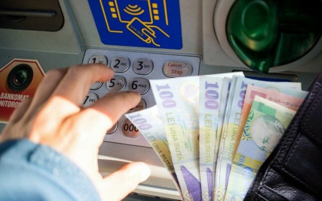 Un român s-a trezit cu 400,000 EUR în cont şi a refuzat să returneze banii, cumpărând BMW-uri de lux