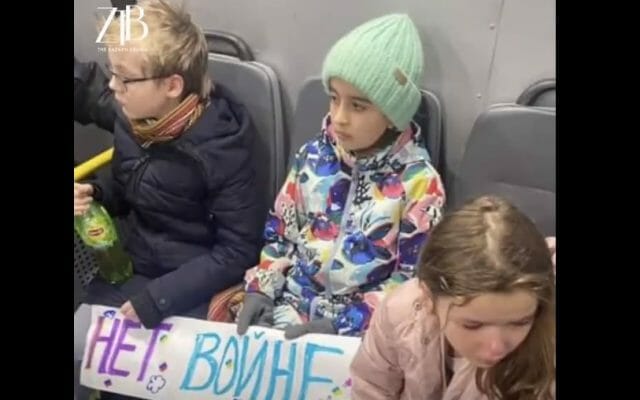 Și copiii din Moscova plâng! Poliția este nemiloasă cu părinții lor