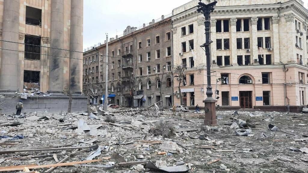 Cum arată clădirea din Harkov puternic bombardată de ruși