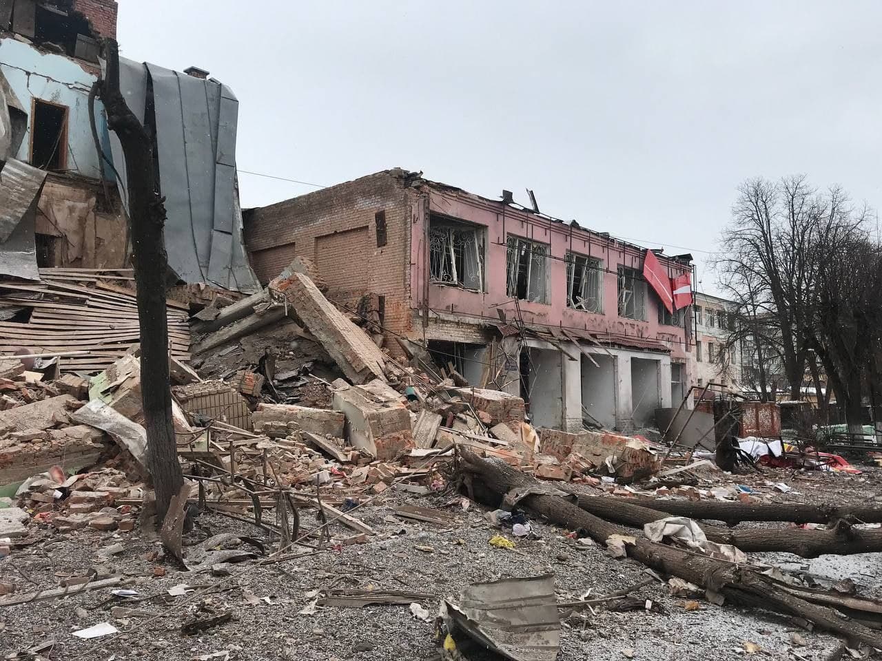 Trupele rusești au bombarbat orașul Ohtîrka: cel puțin 13 oameni au murit