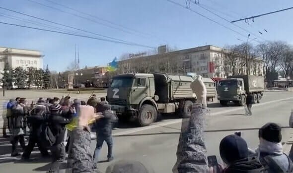 Rușii ar fi deschis focul asupra protestatarilor din Herson VIDEO