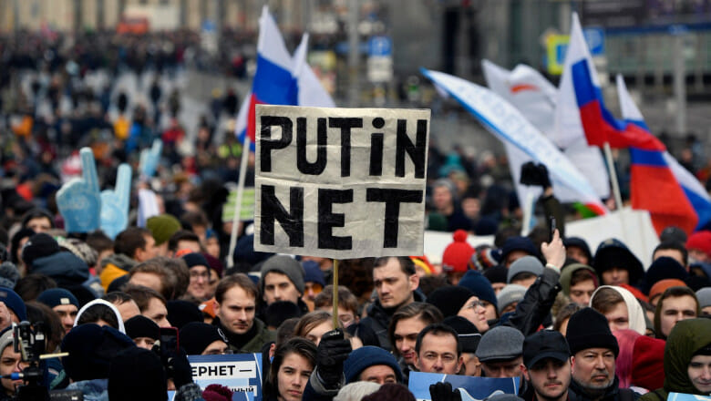 O nouă Cortină de Fier a cenzurii digitale cade peste Rusia