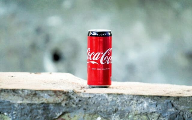 Coca Cola a anunțat oficial că va continua producția și comerțul în Rusia. Reacția ucrainenilor