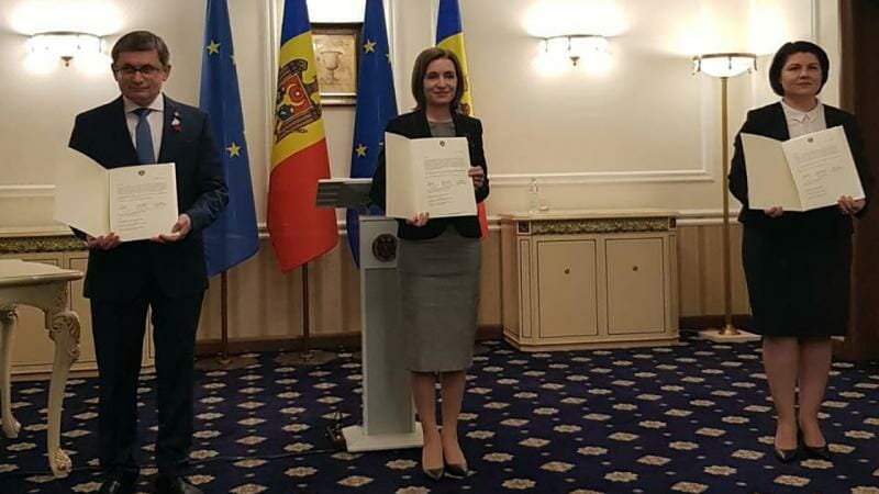 Moldova a semnat cererea de aderare la Uniunea Europeană: „Vrem să fim parte a lumii libere”