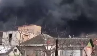 Fum dens peste Harkov după ce rușii au bombardat o piață uriașă